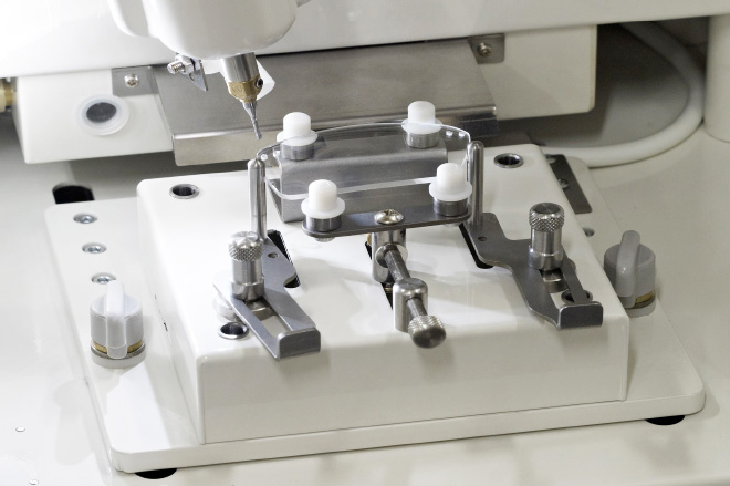 Выбираем современный прибор для изготовления отверстий в очковых полимерных линзах